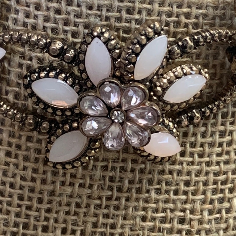 Pink Faux Suede Floral Choker Necklace Bronze Tone White Flower Rhinestone 12in - Picture 2 of 7